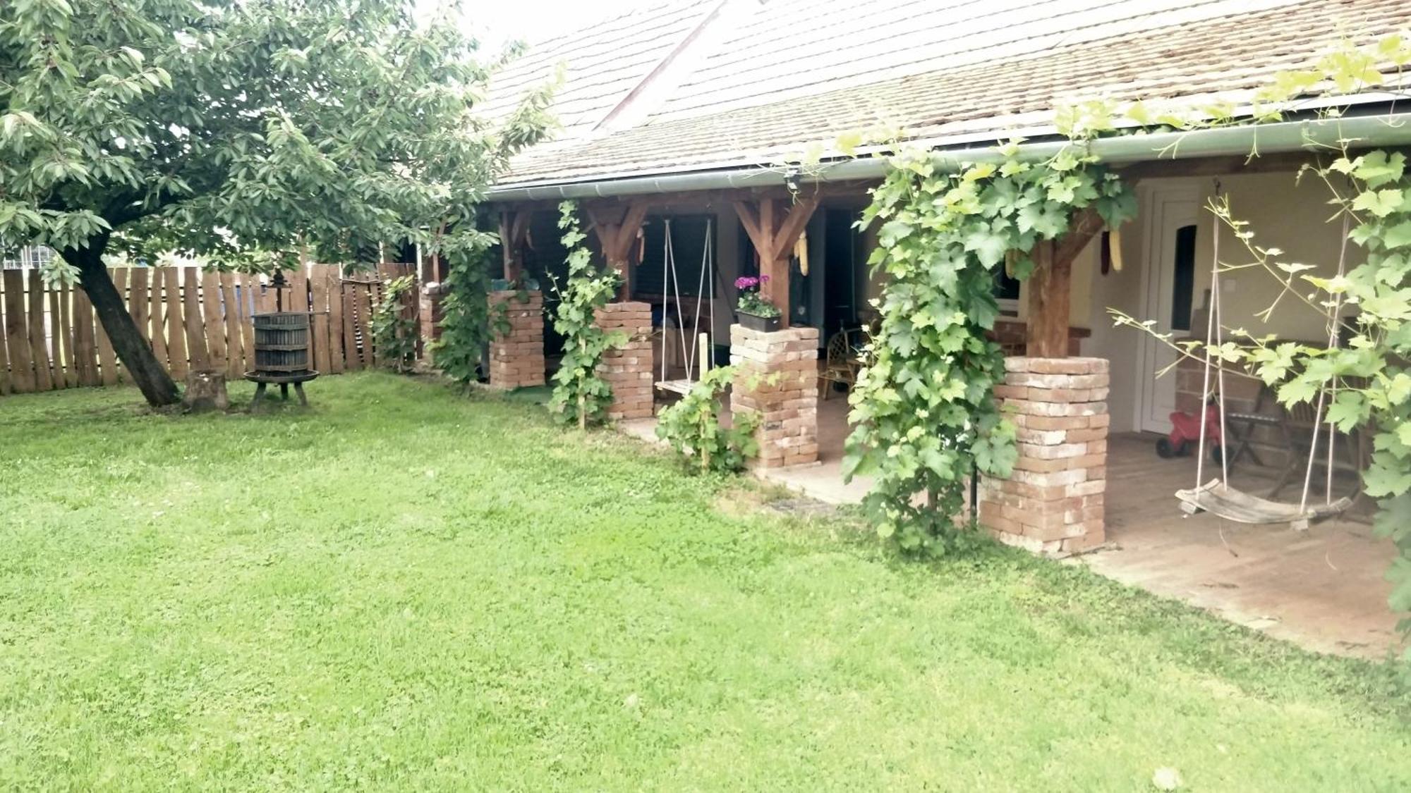 Oereghaz Vendeghaz Apartment Lakhegy Bagian luar foto